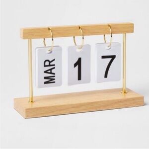 THRESHOLD NWT rubberwood desktop calendar